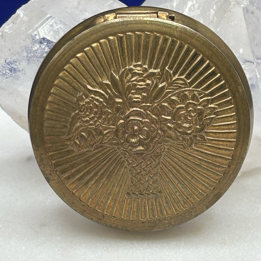 CARA NOME vintage 1930s 1940s rouge compact floral bouquet brass